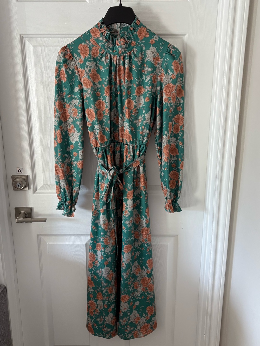 Amazon Floral Pleated Belted Maxi Dress in Green and Orange Size M - Picture 2 of 5